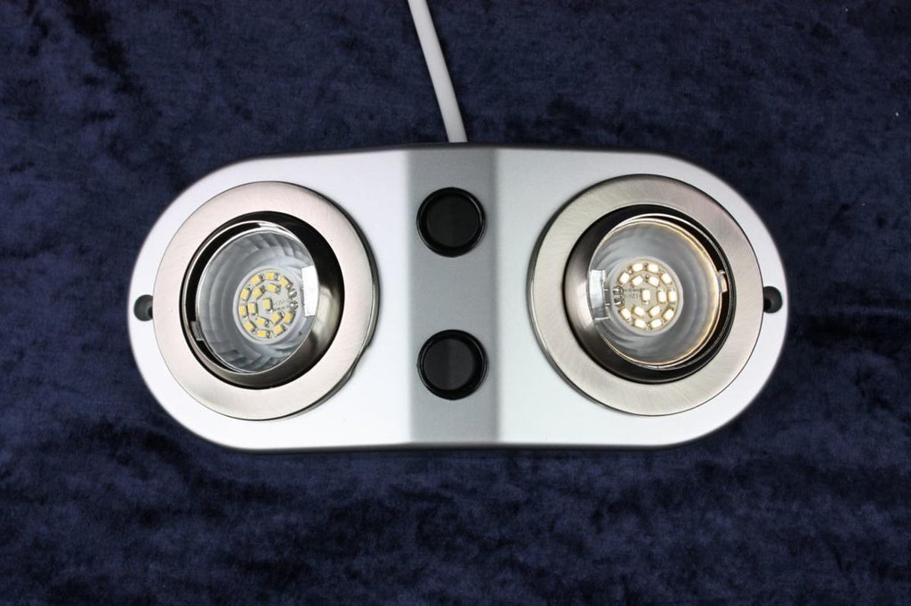Montert LED dobbel påbyggingsspot 12V 2x1W med separate brytere i campingvogn