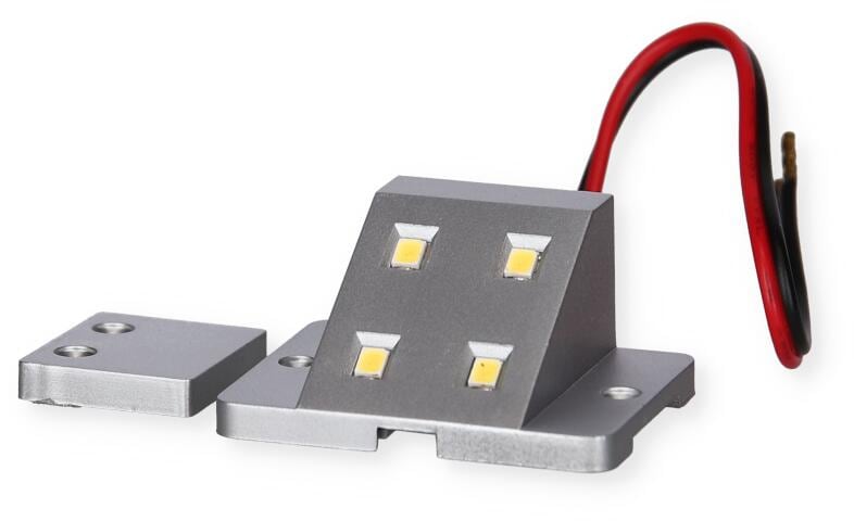 Nærbilde av LED skaplampe med magnetkontakt 12V 0,8W sølv montert