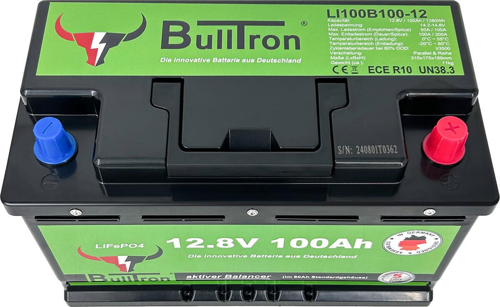 Nærbilde av tilkoblinger på LiFePO4 lithium-batteri 100Ah 12.8V med Smart BMS og Bluetooth