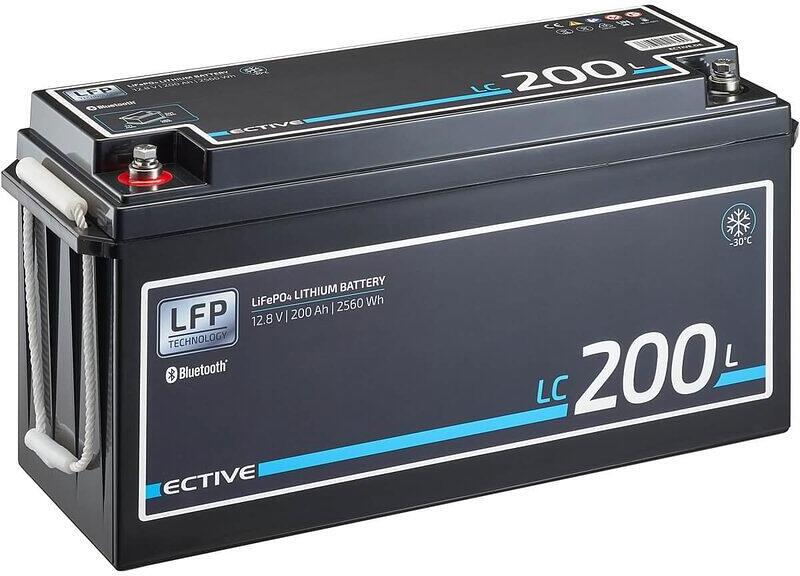 Nærbilde av tilkoblinger på LiFePO4 litiumsbatteri LC LT 12V lavtemperatur