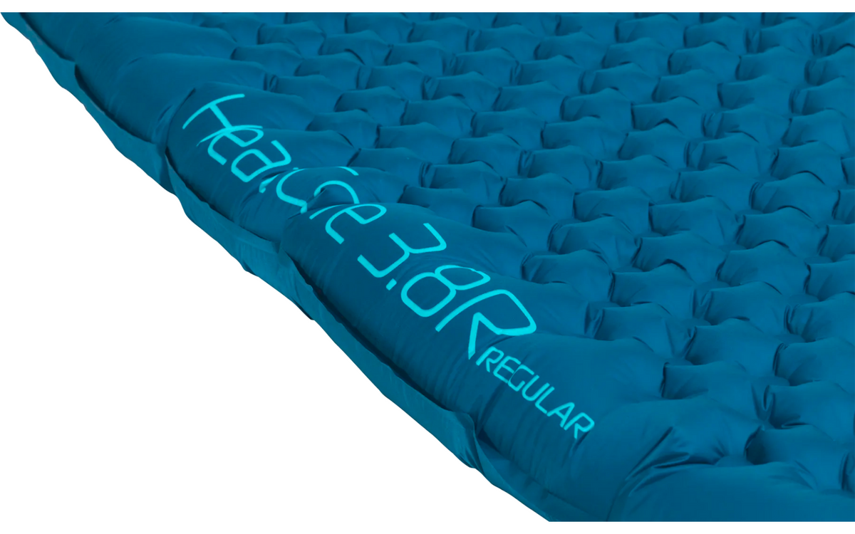 Nærbilde av Peak Valve-ventilen på Liggeunderlag HeatCore 3.8 ultralett 183 x 53 cm 385 g - Robens