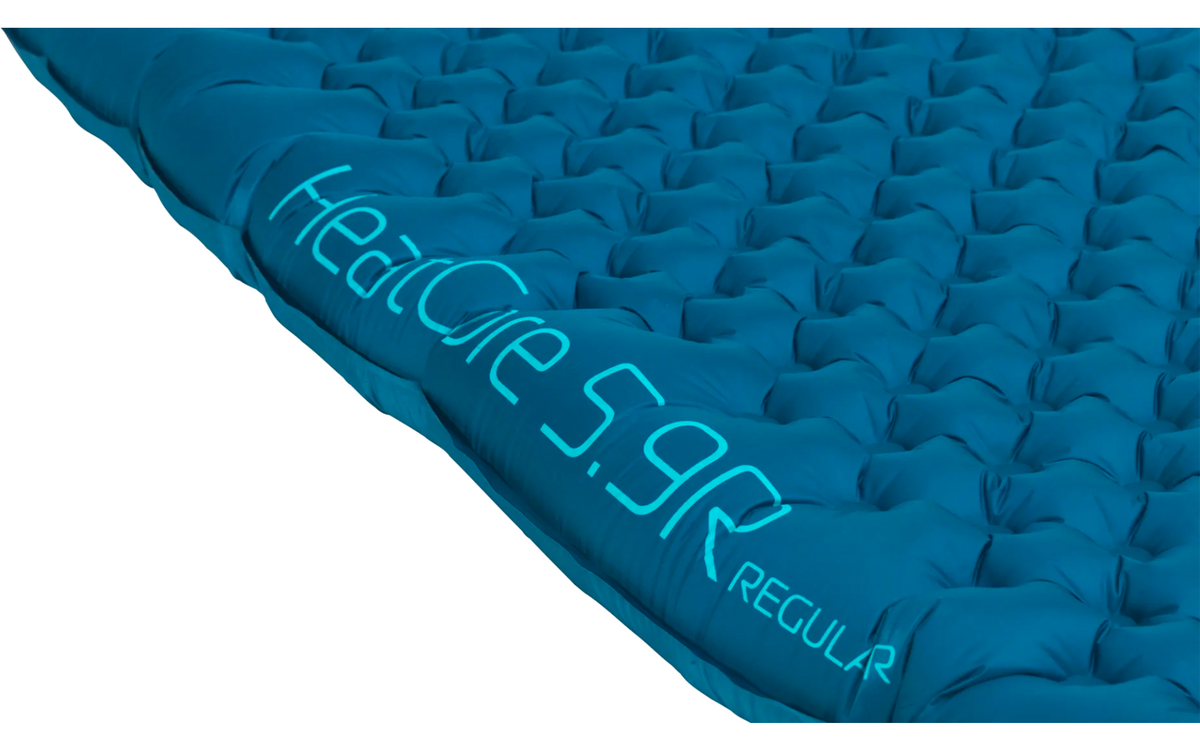 Nærbilde av Peak Valve-ventilen på Liggeunderlag HeatCore 5.9 ultralett 183 x 53 cm 420 g - Robens
