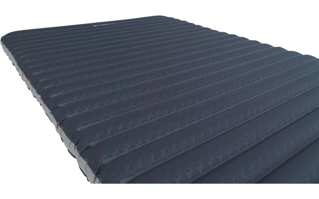 Liggeunderlag Highway Pop Top Air 120 for løftetak 195x120 cm - Outwell i løftetaket på en campingbil