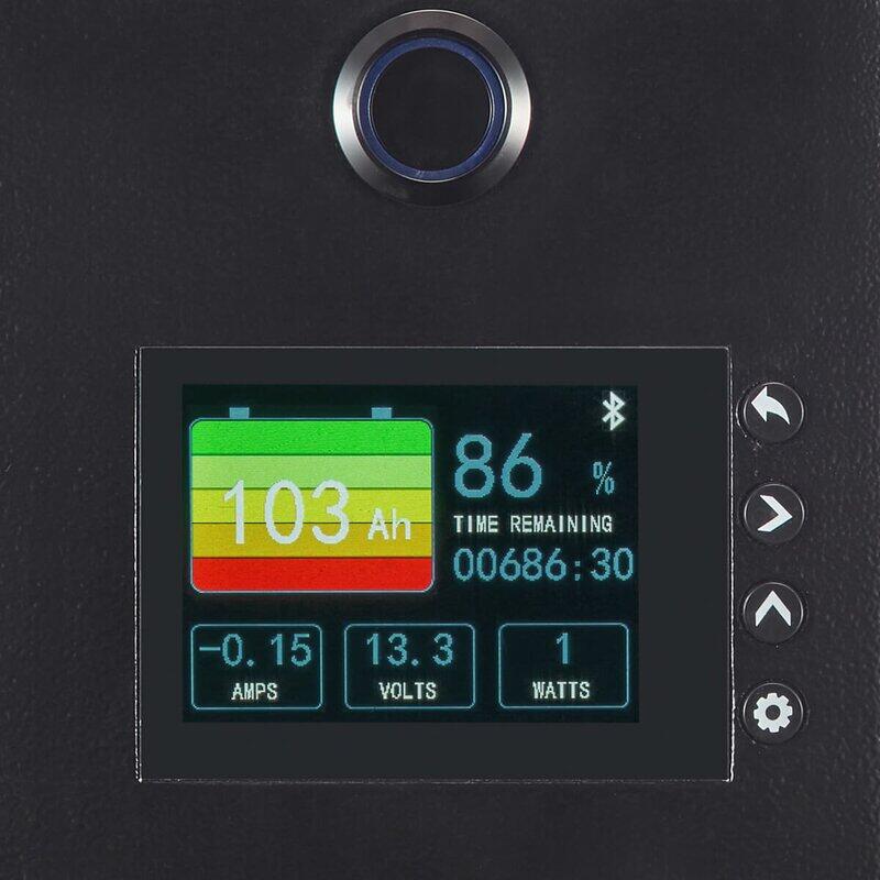 Nærbilde av display på Lithiumbatteri LC LT Slim 12V LiFePO4 med BMS og Bluetooth