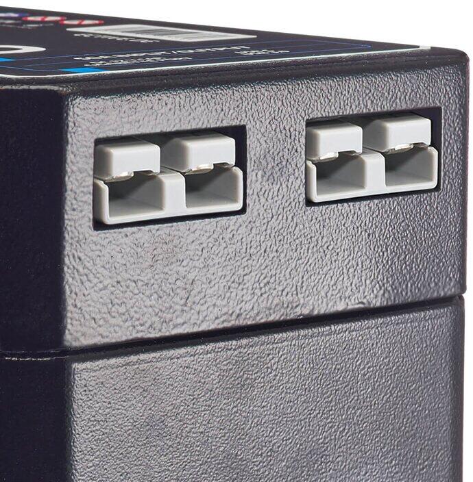 Detalj av Anderson-kontakter på Lithiumbatteri LC LT Slim 12V LiFePO4 med BMS og Bluetooth