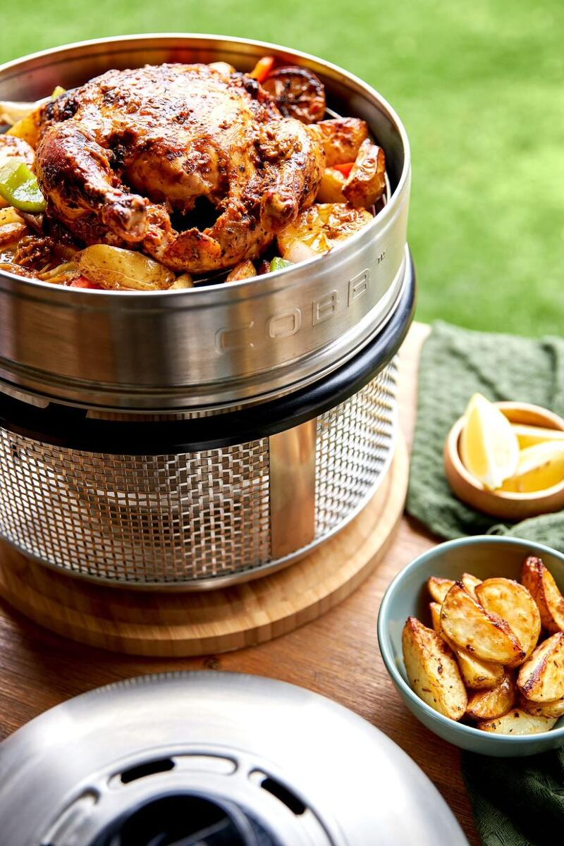 Lokkforhøyer for grill med kyllingholder 9 cm - Cobb montert på grill