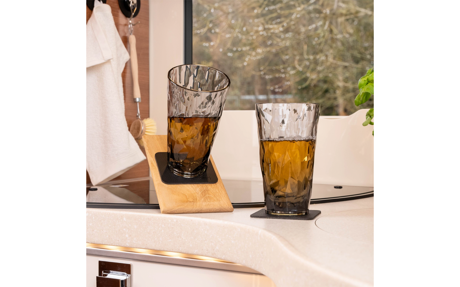 Longdrinkglass med magnet 6 stk 300 ml polykarbonat grå - Silwy montert med Nano-Gel-Pads