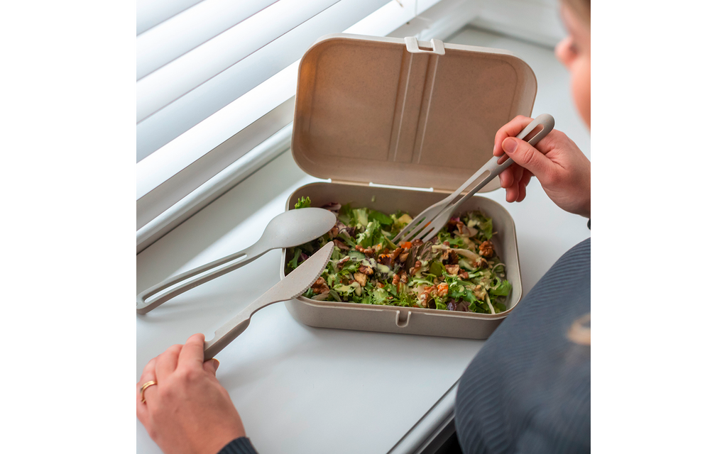 Lunchboks Pascal L med skillevegg og klipslås montert og åpen