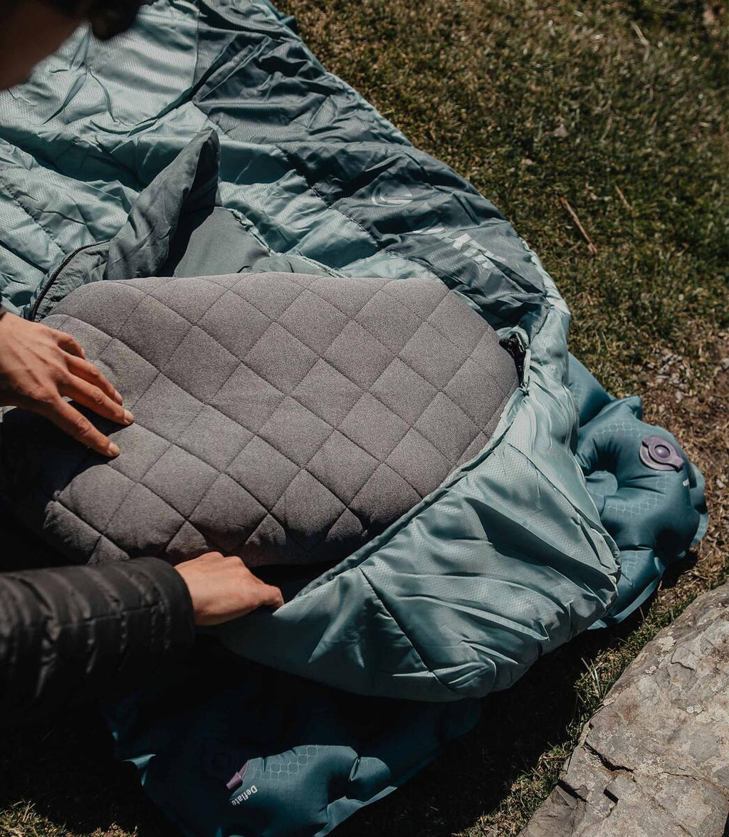 Luxe oppblåsbart pute 56x32x13 cm 200 g avtagbart trekk - Klymit