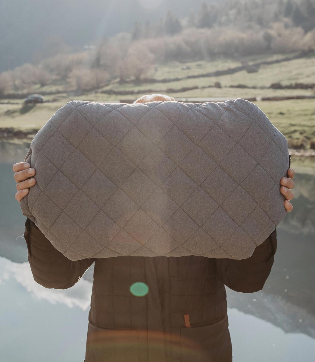 Luxe oppblåsbart pute 56x32x13 cm 200 g avtagbart trekk - Klymit