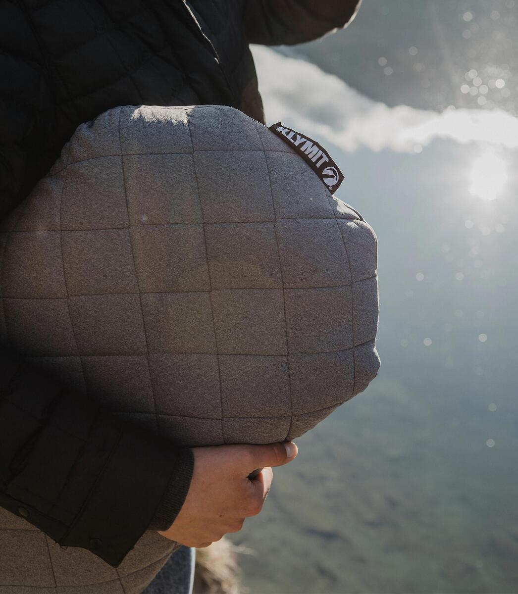 Luxe oppblåsbart pute 56x32x13 cm 200 g avtagbart trekk - Klymit