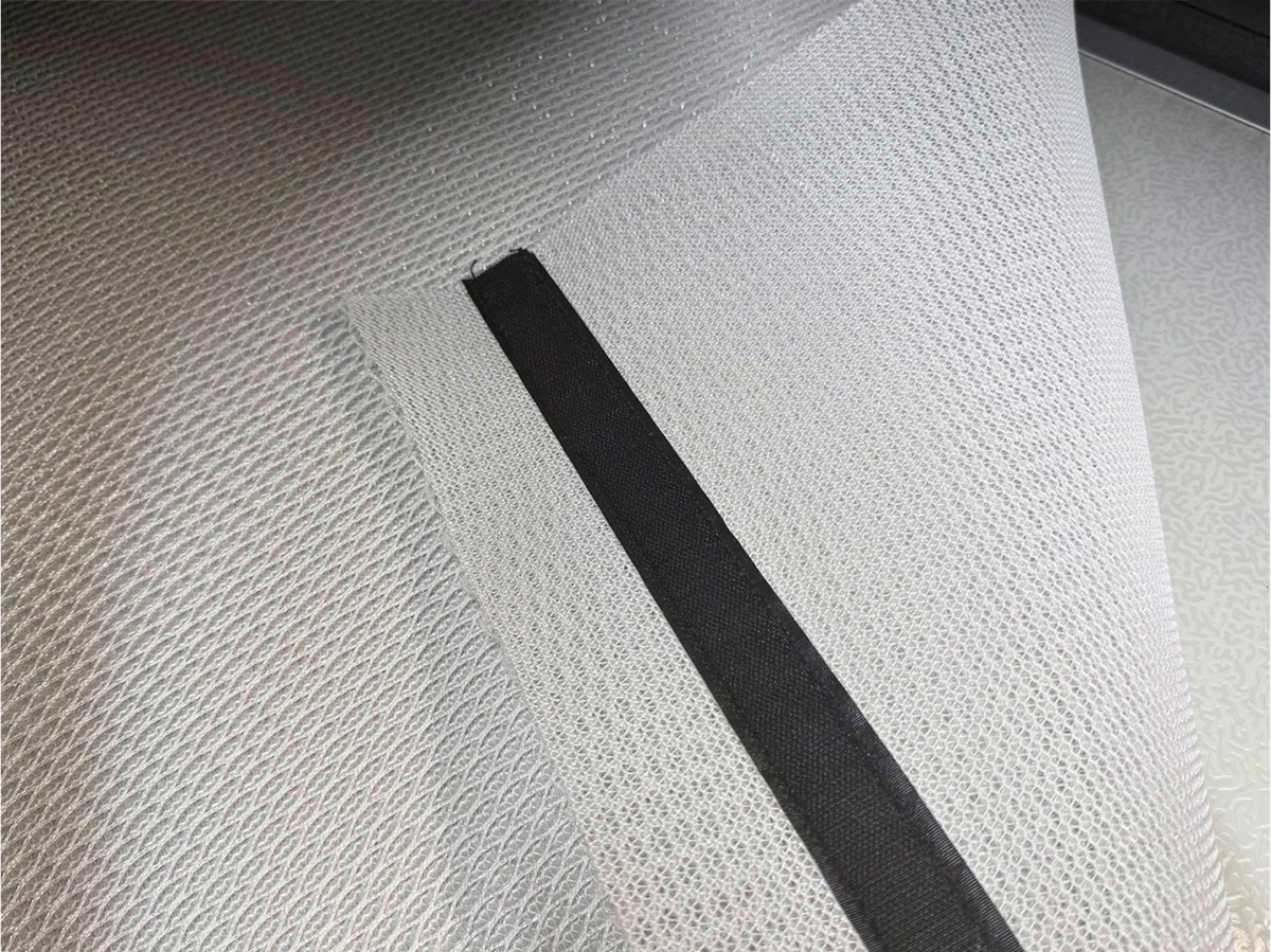 Madrassunderlag 3D-mesh for Koru S taktelt 140 x 240 cm - Punii i hvitt, vist med 3D-mesh-strukturen