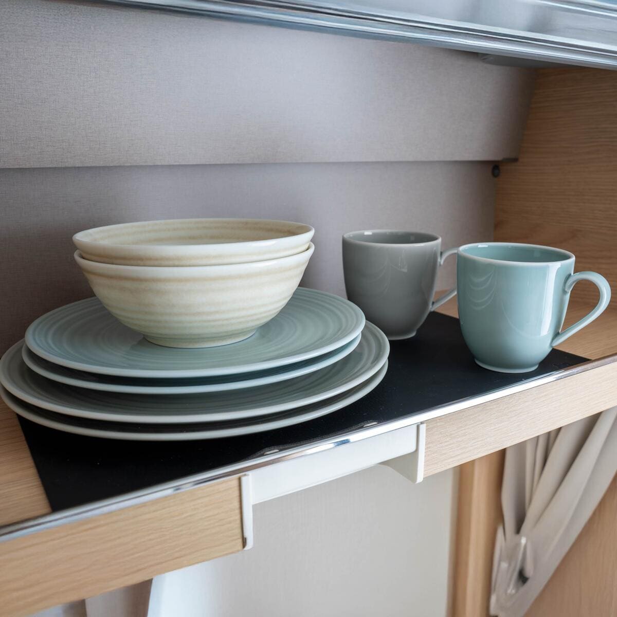 Montert Magnet-porselen servicesett MIX & MATCH 11-delers - silwy i campingvogn