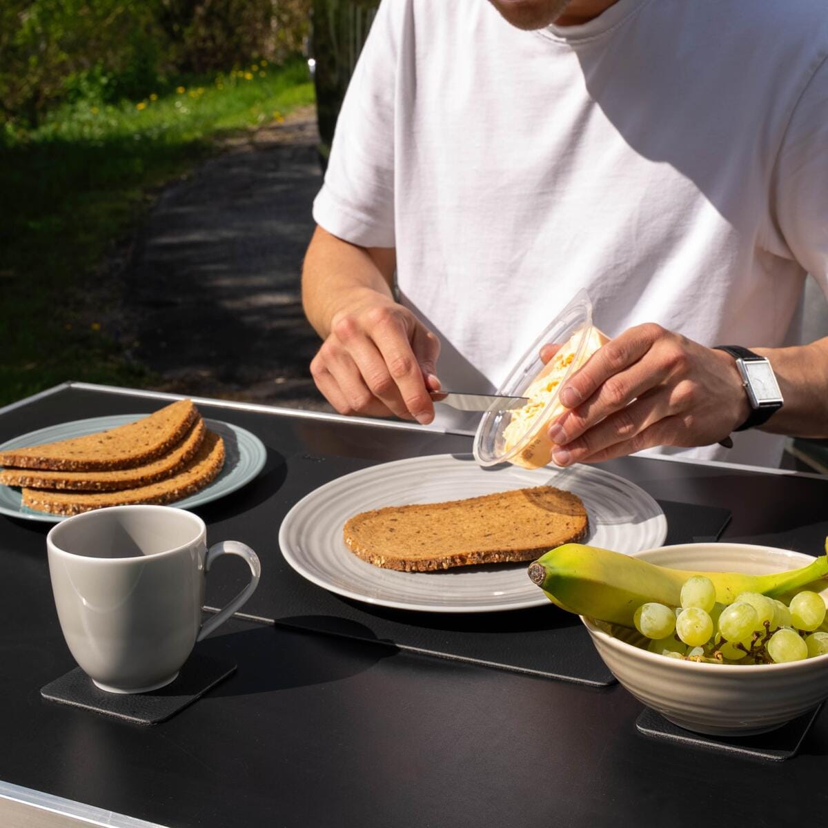 Nærbilde av porselen og Nano-Gel pads i Magnet-porselen servicesett MIX & MATCH 11-delers - silwy