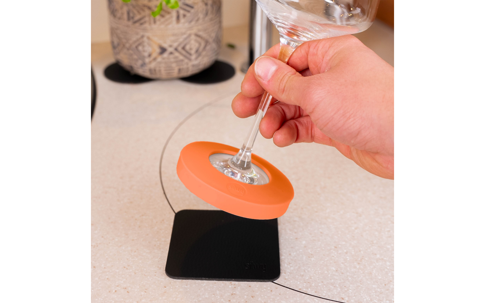 Detaljbilde av Magnetadapter-sett for stilkglass med nano-gel-pads