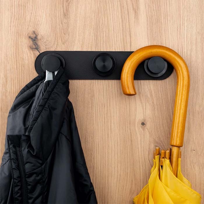 Magnetgarderobe SPOTLIGHT med metalllist og kroker for enkel oppheng