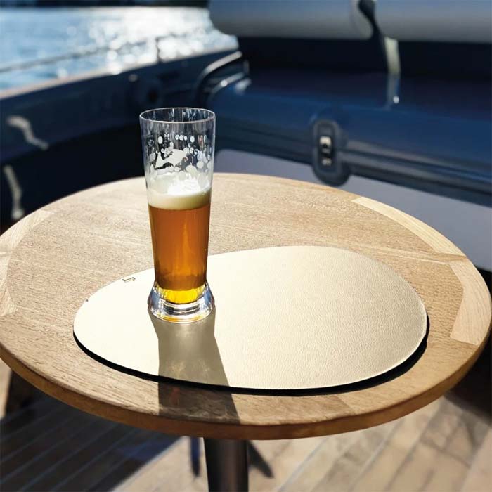 Magnetisk bordunderlag med skinnbelegg stor beige - Silwy forfra