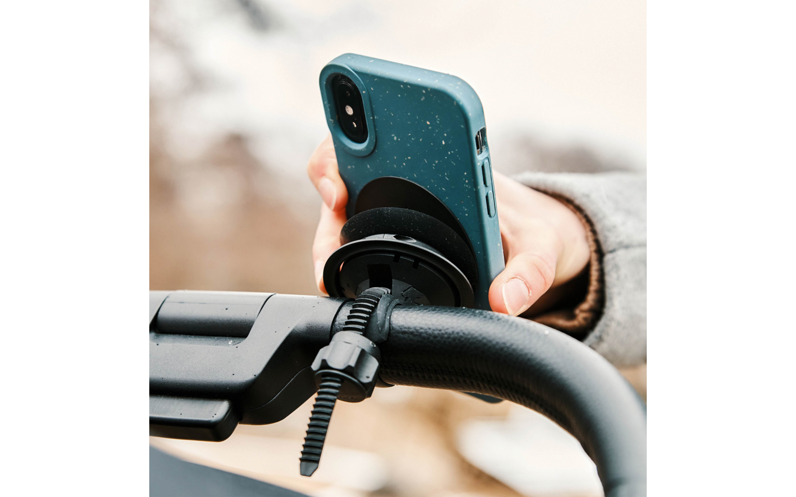 Detalj av Magnetisk mobiltelefonholder for sykkel med vakuum 360° - Silwy x Fidlock