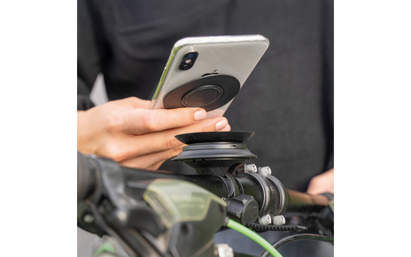 Montert Magnetisk mobiltelefonholder for sykkel med vakuum 360° - Silwy x Fidlock på sykkel