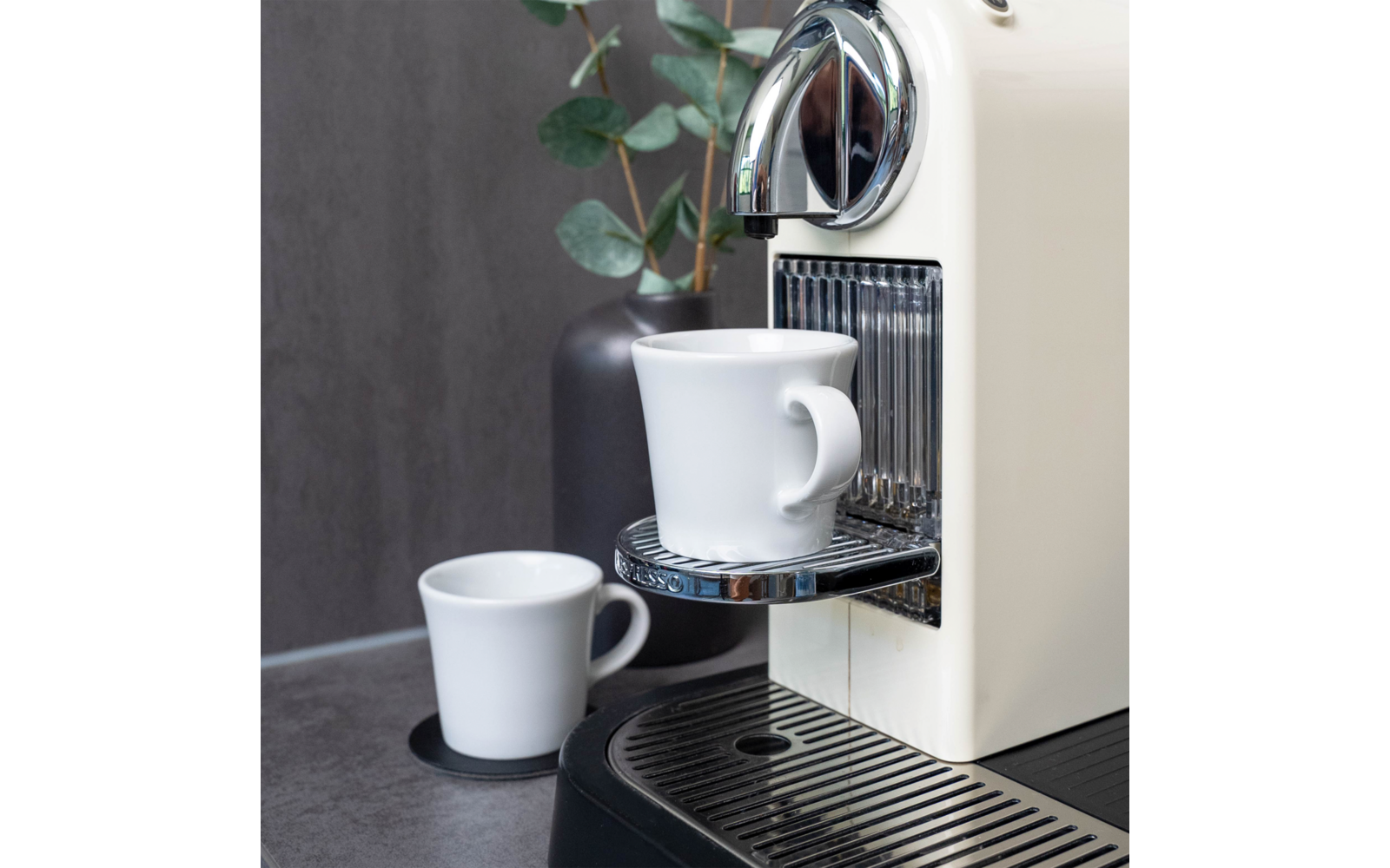 Magnetiske espressokopper i porselen 2er-sett 70 ml - Silwy montert på metallnano-gel-pads