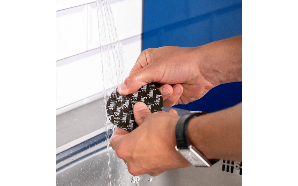 Magnetiske nano-gel-pads 5 cm 4-er sett svart - Silwy montert på vegg
