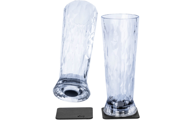 Magnetiske ølglass i plast 2 stk. 500 ml med nano-gel-pad i bruk på camping
