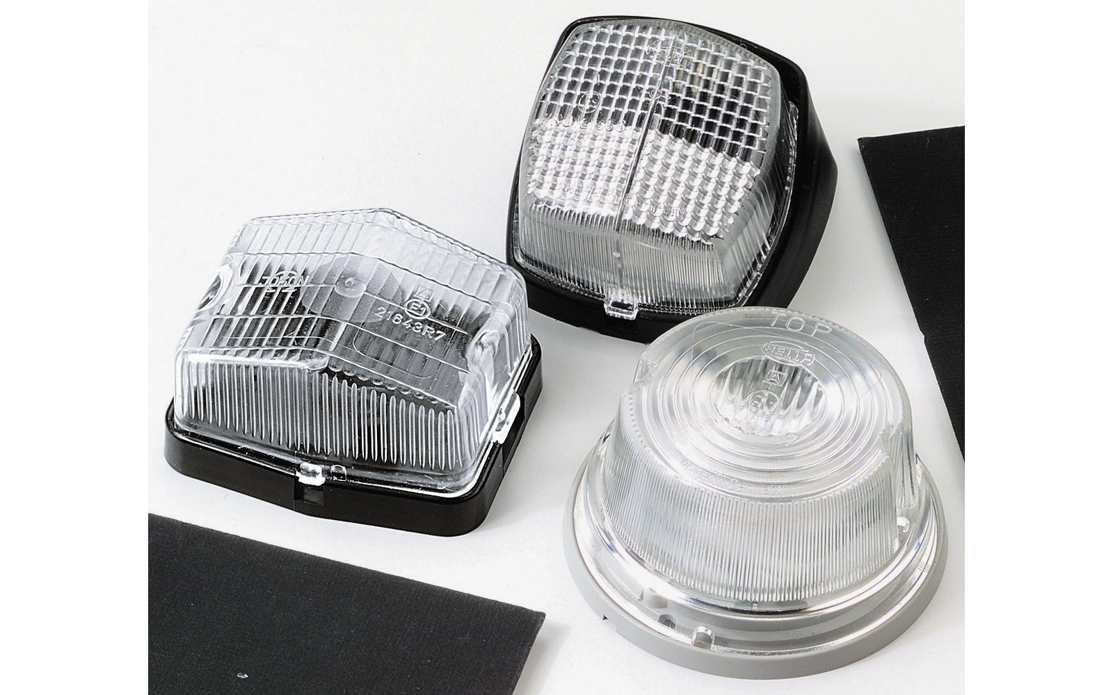 Detalj av Markeringslykt PL 115 klar 70x60 mm 12V 5W
