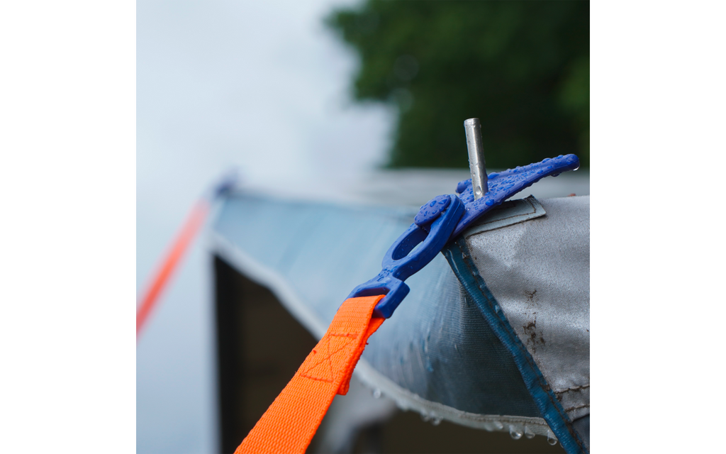 Markise-stormstropp Tie Strap justerbar 1,5-3 m - Peggy Peg nærbilde av T-connector