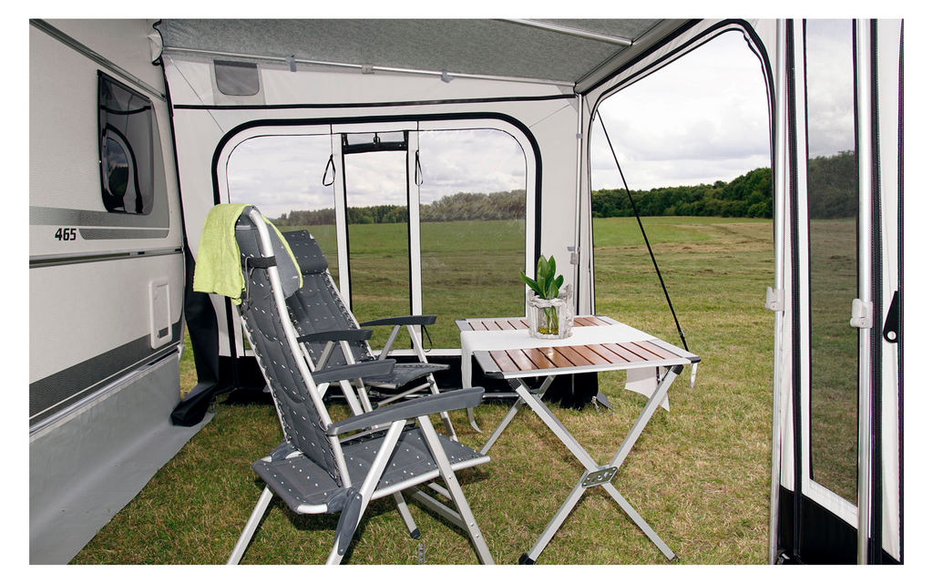 Markisefortelt Rolli Plus Panoramic 250 cm dyp montert på campingvogn