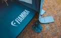 Markisematte Patio Mat 490, 4,9 x 2,5 m grå, montert på campingplass