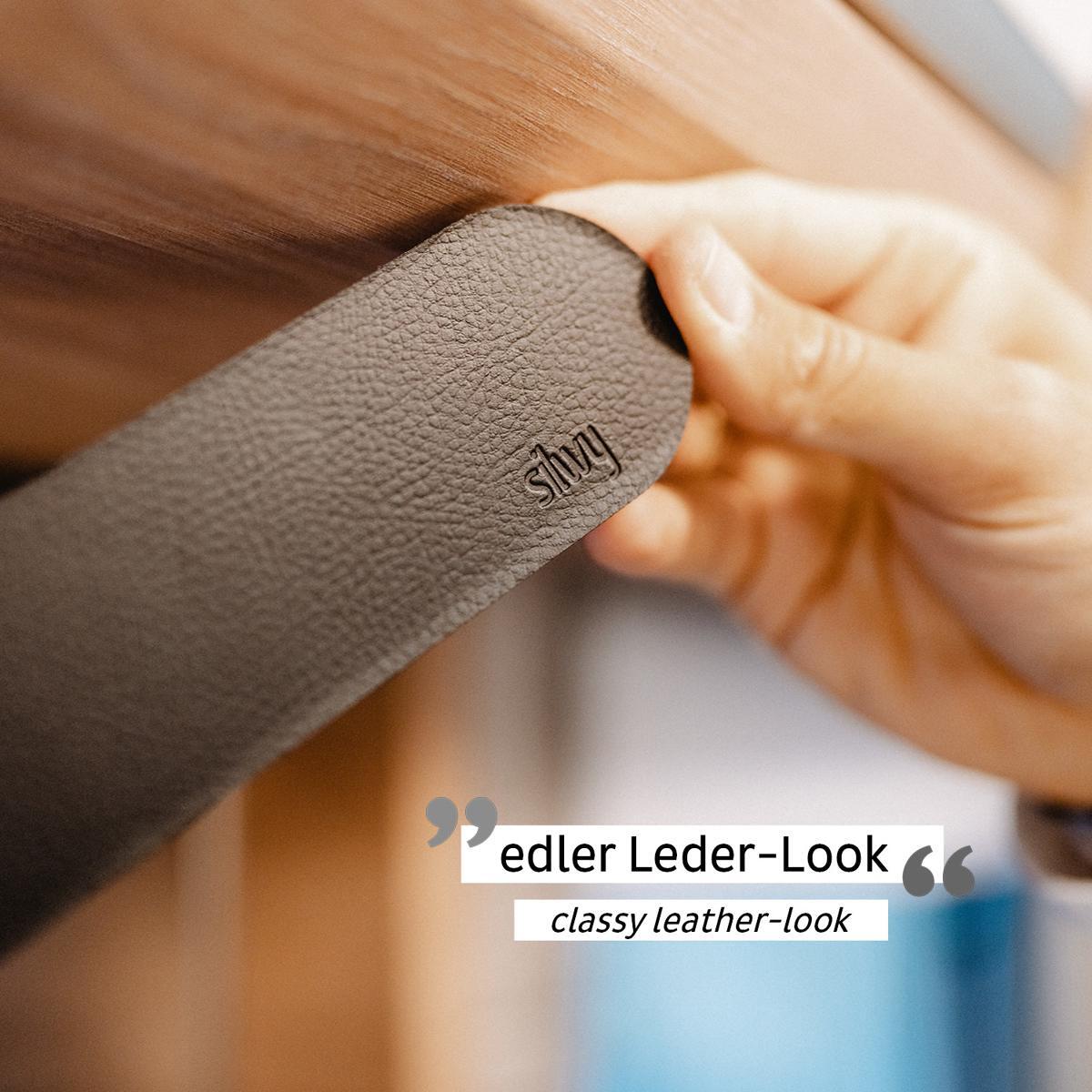 Nærbilde av lærfinish og metallkjerne på metalllist