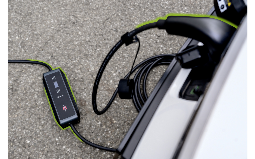 Nærbilde av display på Mobil EV-lader Typ 2 CEE 11 kW 8 m kabel med display