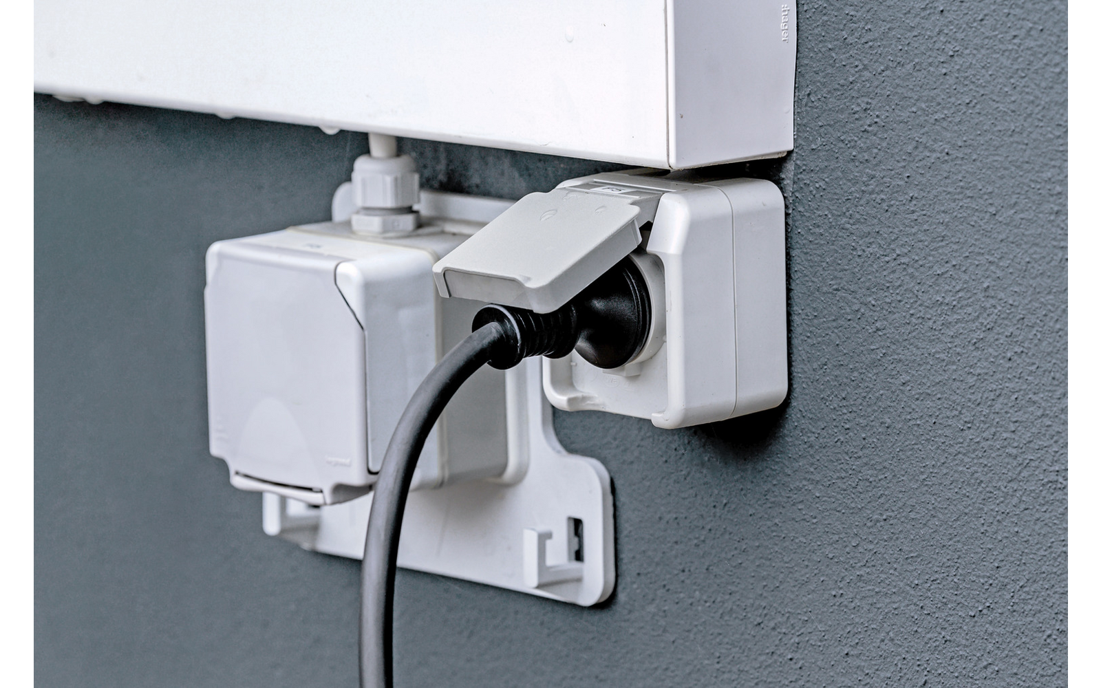 Montert Mobil wallbox Typ 2 med display 2,3 kW 8 m kabel - Brennenstuhl i bruk
