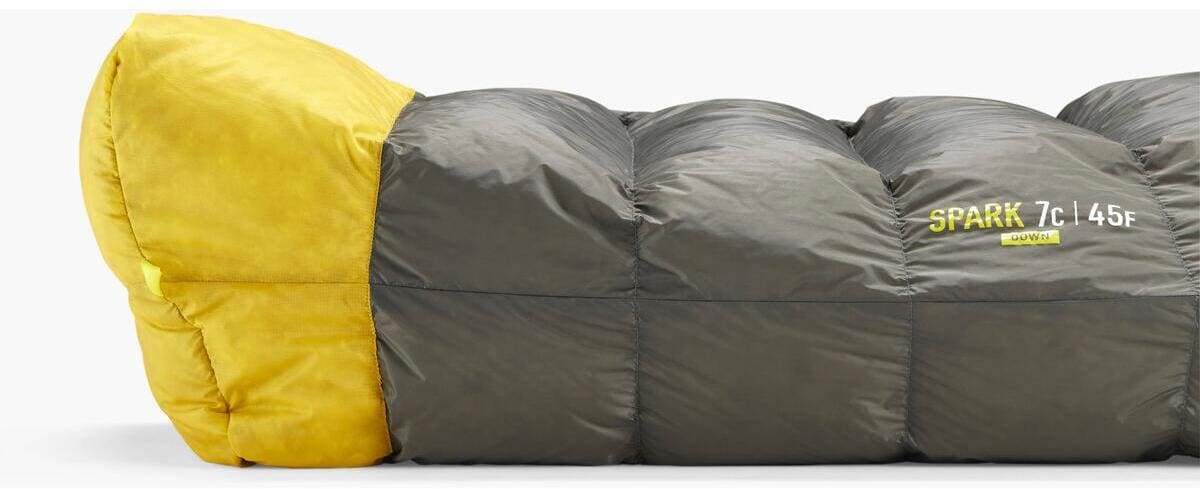 Montert Mumiesovepose Spark 850+ fill power 10D nylon - Sea to Summit på camping
