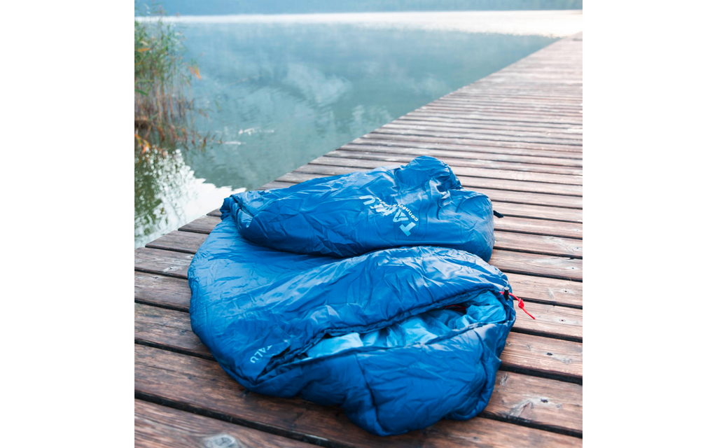Mumiesovepose Talu 3-sesongs polyester 230 cm 1,5 kg - Tambu, detalj av vannavstøtende ytterstoff