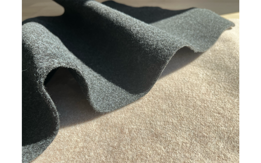 Detalj av Nålfilt selvklebende Light Grey for kjøretøyinnredning