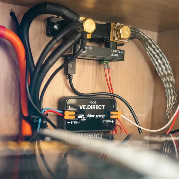 Detaljbilde av NODE VE.Direct integrasjonsmodul for 12V/24V systemer