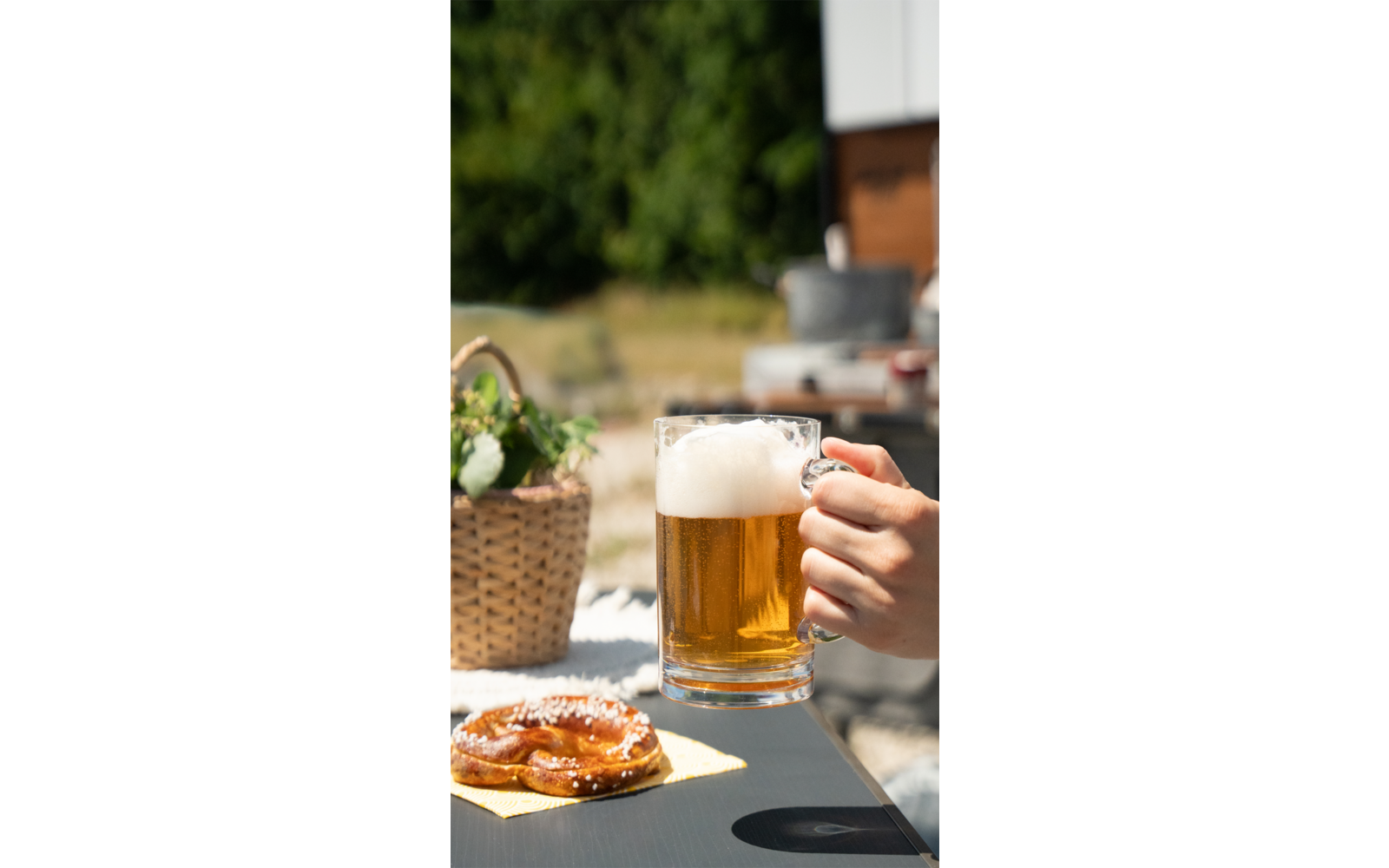 Montert Ølglass i akryl 590 ml 2-er sett på bord