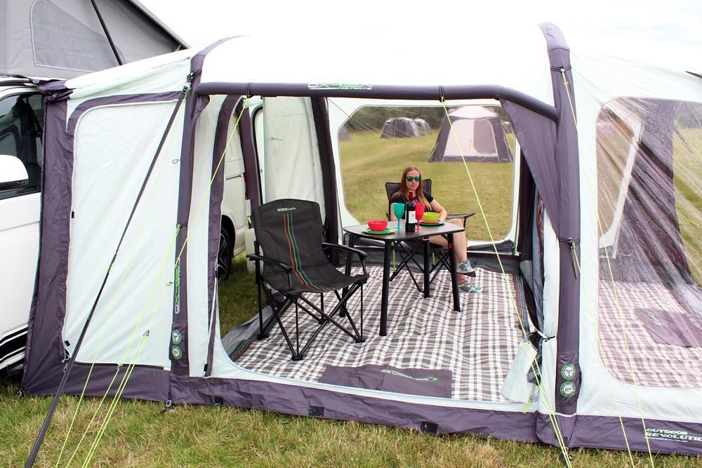 Montert oppblåsbart bobilfortelt Movelite T3 350x425cm på campingplass