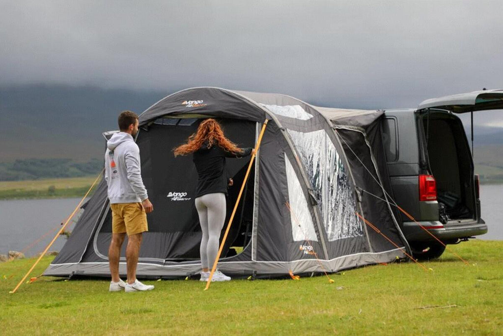 Nærbilde av ventilasjon og festemekanismer på Kela Pro Air