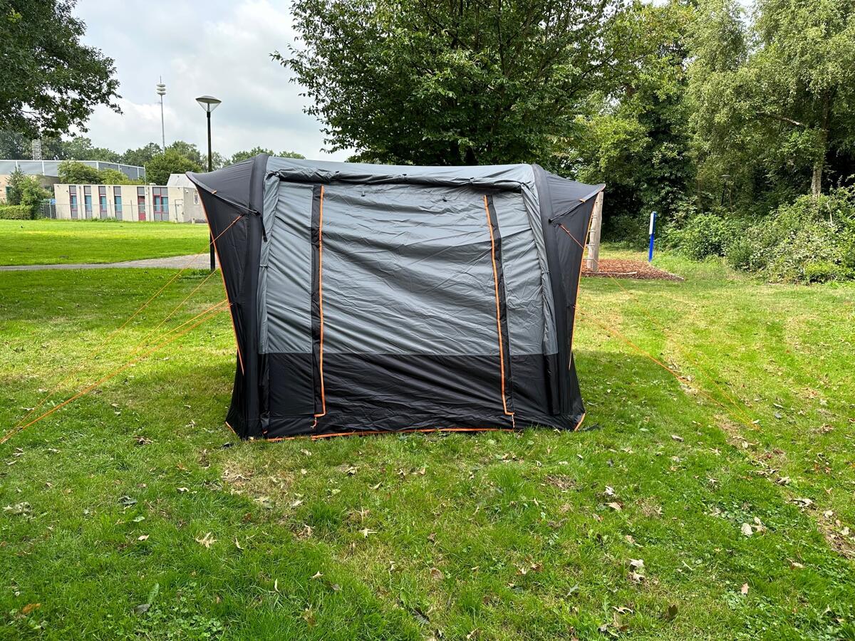 Oppblåsbart bussfortelt Roadster Air 270x240cm Eurotrail med åpen dør og myggnett