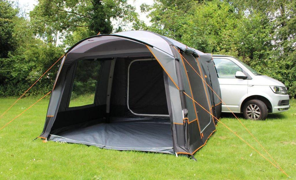 Oppblåsbart bussfortelt San Marino Air 300x360cm montert ved buss
