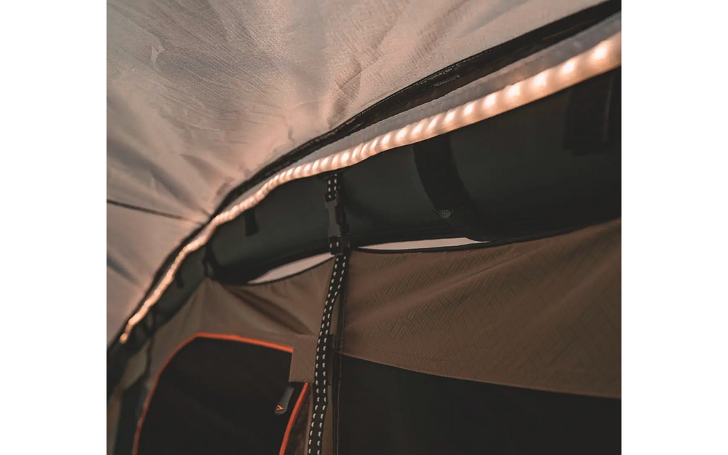 Oppblåsbart familietelt Brimnes 5 Air 5 personer 3000 mm - Easy Camp sett bakfra med lufting
