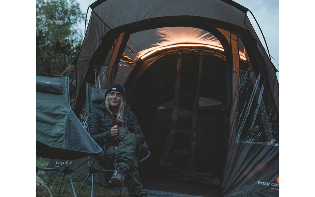 Oppblåsbart familietelt Senja 4 Air for 4 personer 3000 mm - Easy Camp med åpen inngang