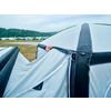 Oppblåsbart fortelt AIR X-Tension Van 330x250 cm montert på campingbil