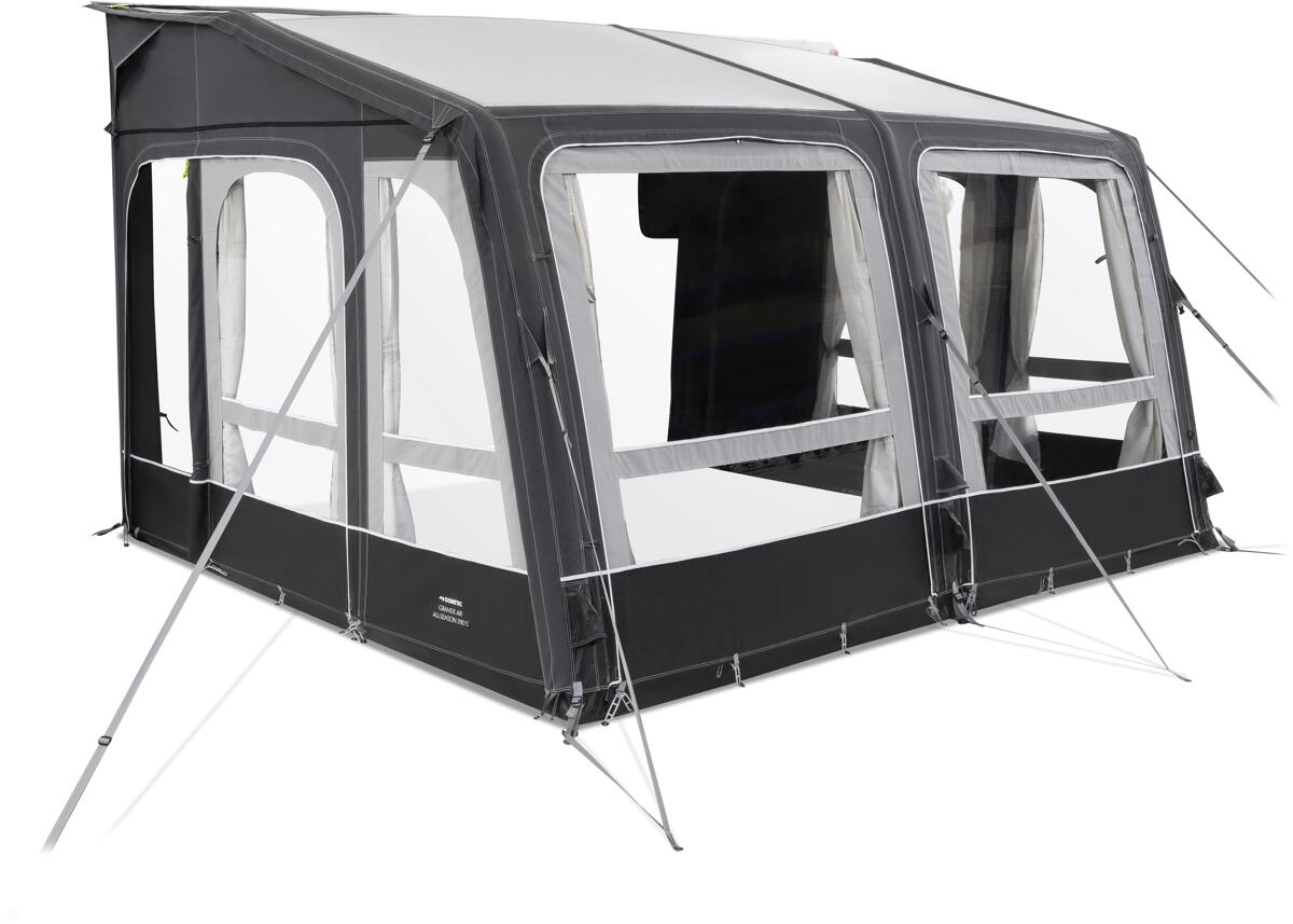 Oppblåsbart fortelt Grande AIR All-Season 390x300 cm fra Dometic montert på campingvogn