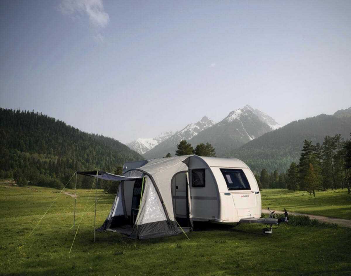 Oppblåsbart fortelt One Beam Air for campingvogn forfra