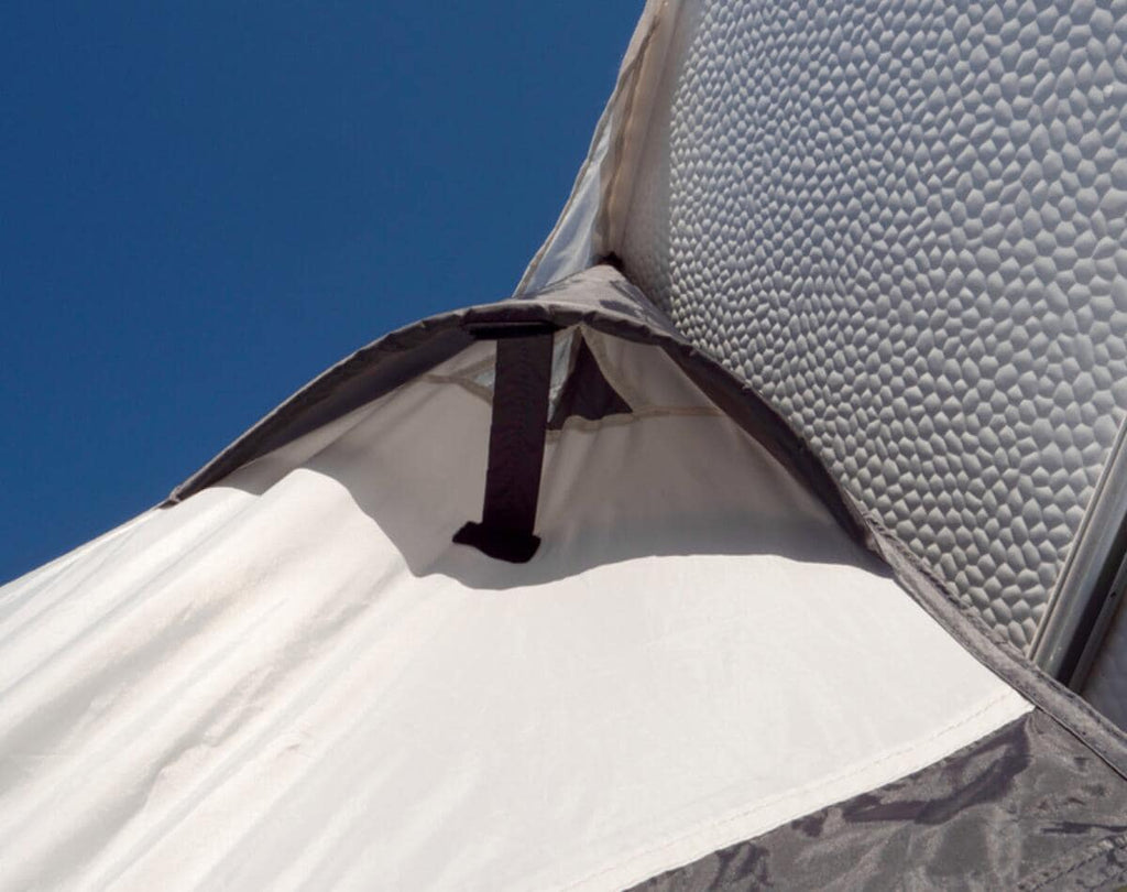 Montert Oppblåsbart fortelt One Beam Air for campingvogn på campingvogn
