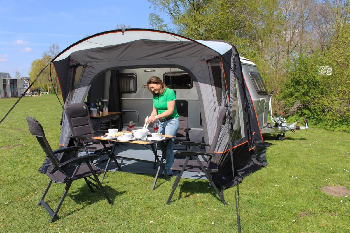Montert Oppblåsbart fortelt Palermo Air 380x270 cm antrasitt svart på campingvogn
