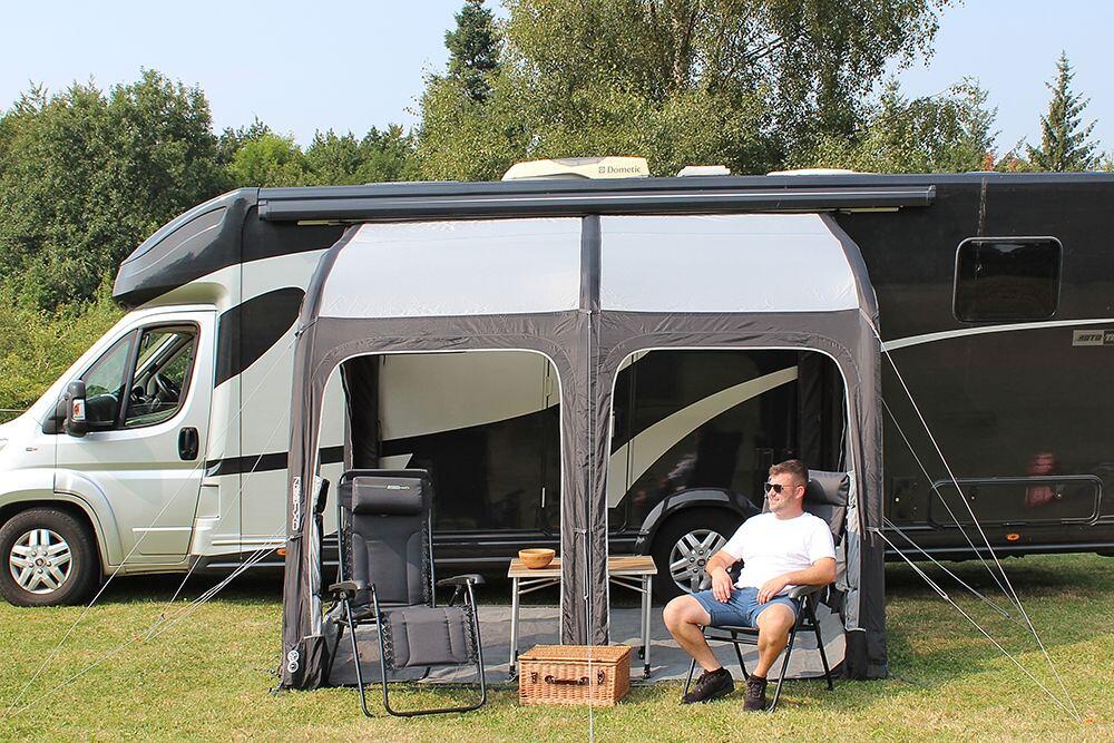 Utsikt gjennom tonede vinduer på Sportlite Air 320 L
